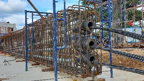 Concrete beam for a long span